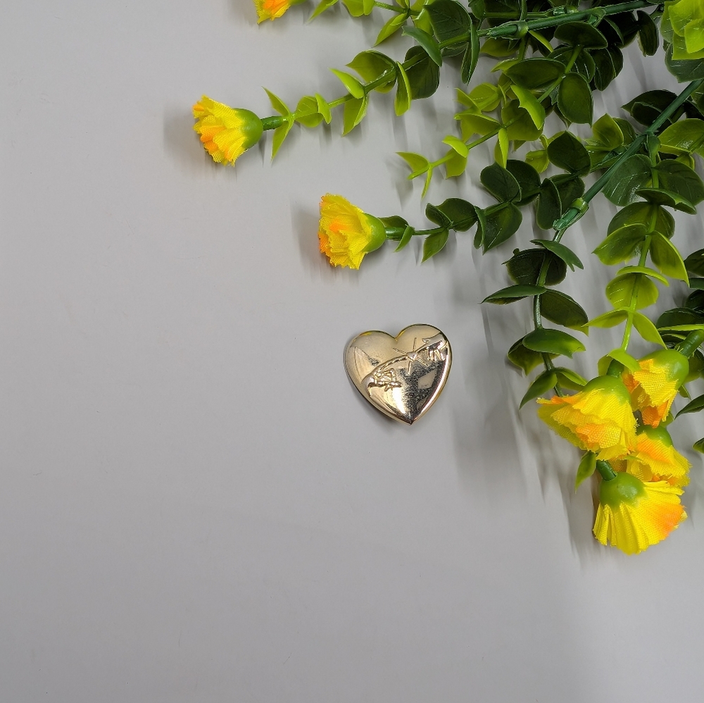 ET Merch Vintage Gold Heart Brooch